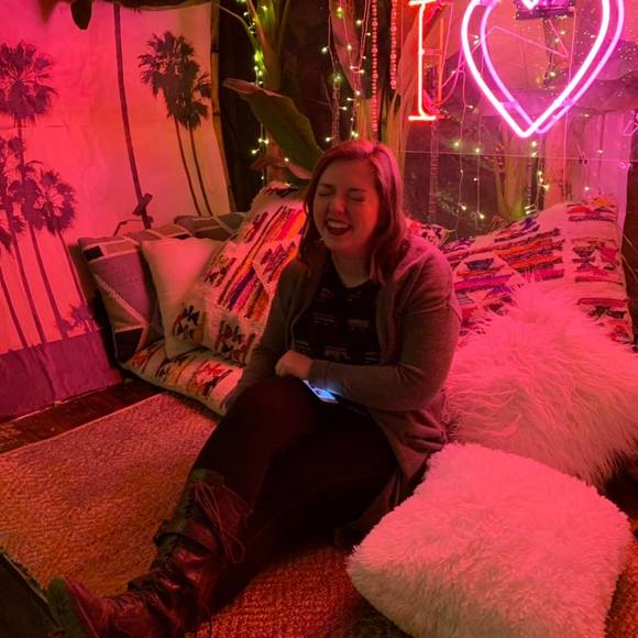 Meet your Posher, Hannah - Picture 1 of 1